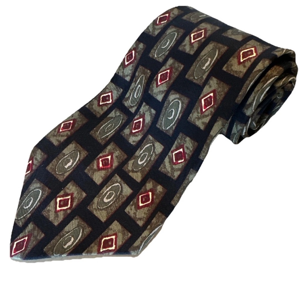Stylish Geometric Patterned Tie in Black and Red